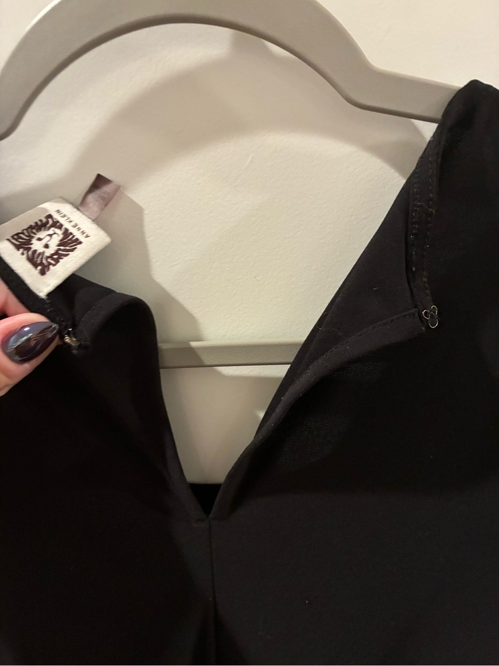 Anne Klein Classic Sleeveless Black Shift Dress - Picture 3 of 4